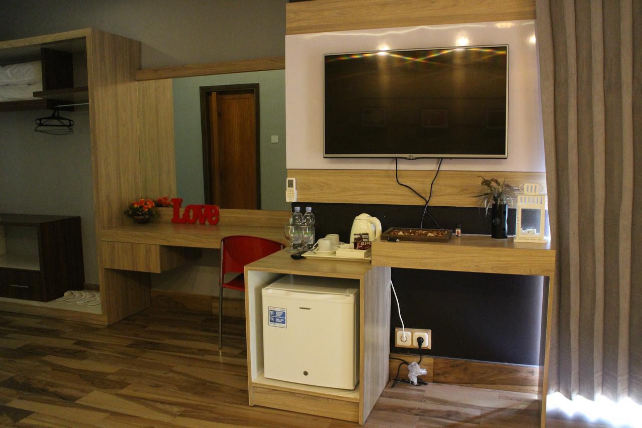 Lawaka Hotel Ampana Екстериор снимка