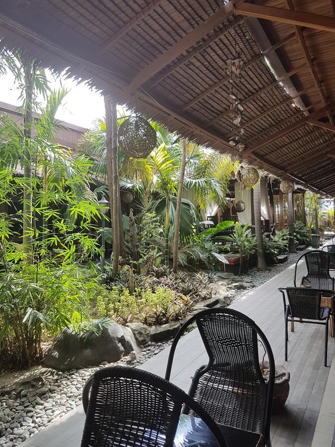 Lawaka Hotel Ampana Екстериор снимка