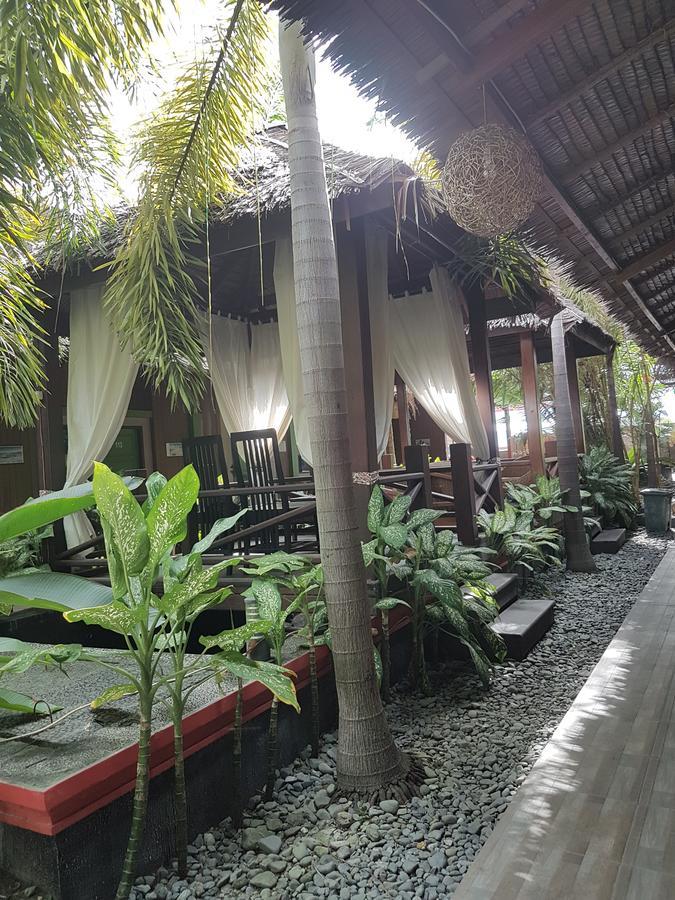 Lawaka Hotel Ampana Екстериор снимка